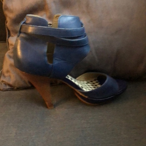 Ladies shoes - Picture 2 of 3